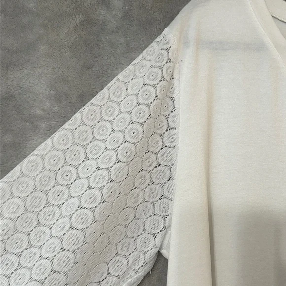 Elegant White V-Neck Women's Top -Size XXL - Picture 3 of 7